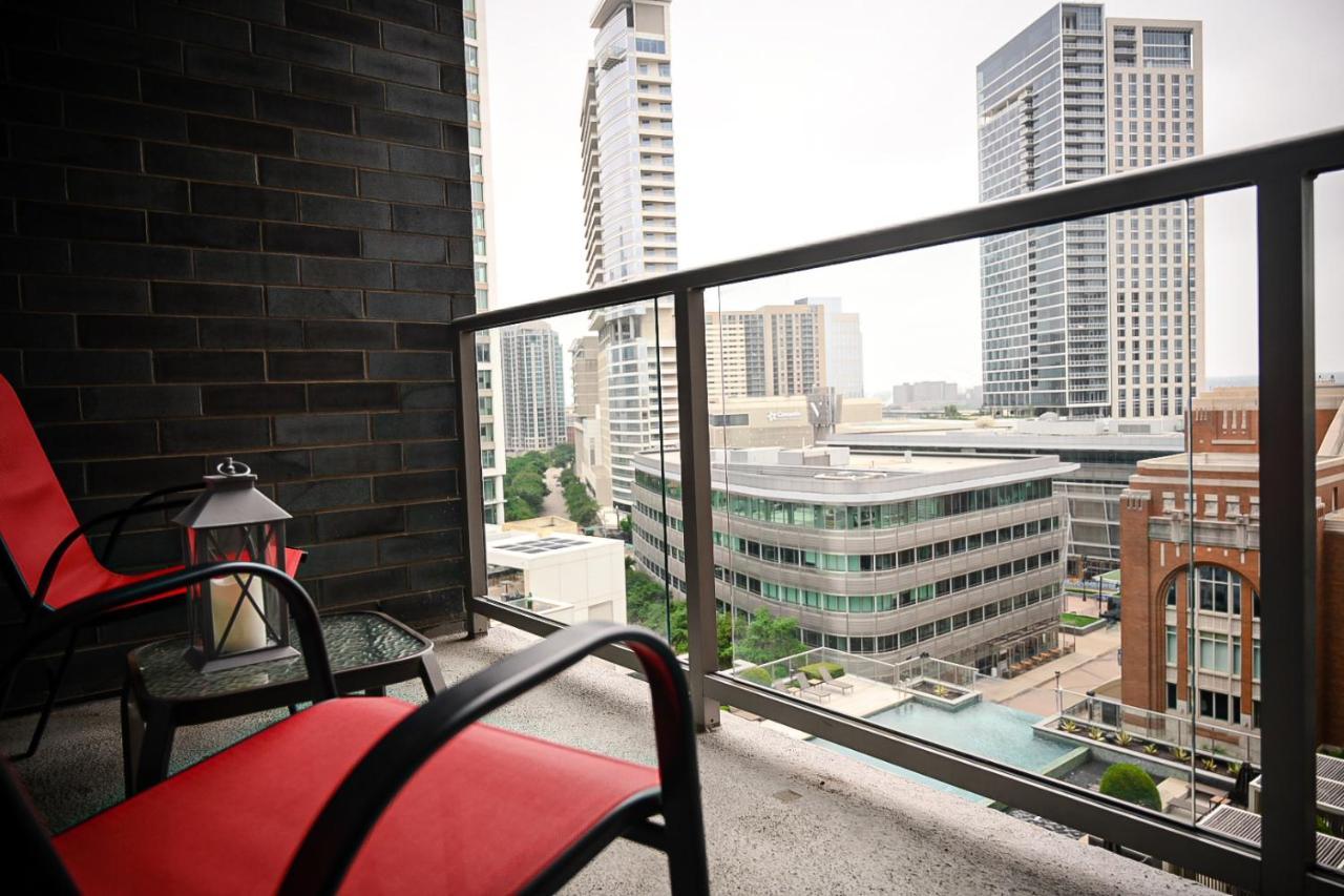 Downtown Dallas Apt With View Walking Distance To Aac With Free Parking Pool Wifi Dış mekan fotoğraf